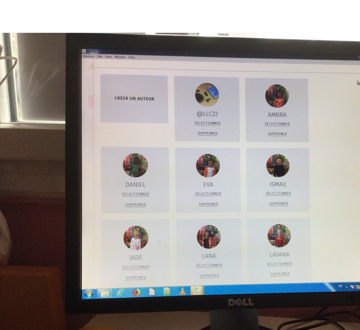 22llc's tweet image. Lancement de #Dodoc en classe de GS.
Les élèves ont pris des photos de toutes les façons de faire 2 avec deux pions.