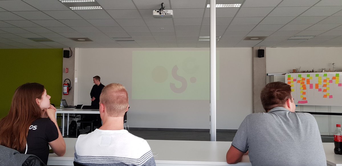 BeRamboGaming's tweet photo. Een lezing volgen van een vriend is altijd dubbel zo fijn. Lezing over Open summer of code door Bram Bleys #ITfactory #ThomasMore https://t.co/WMiDAcFRyc