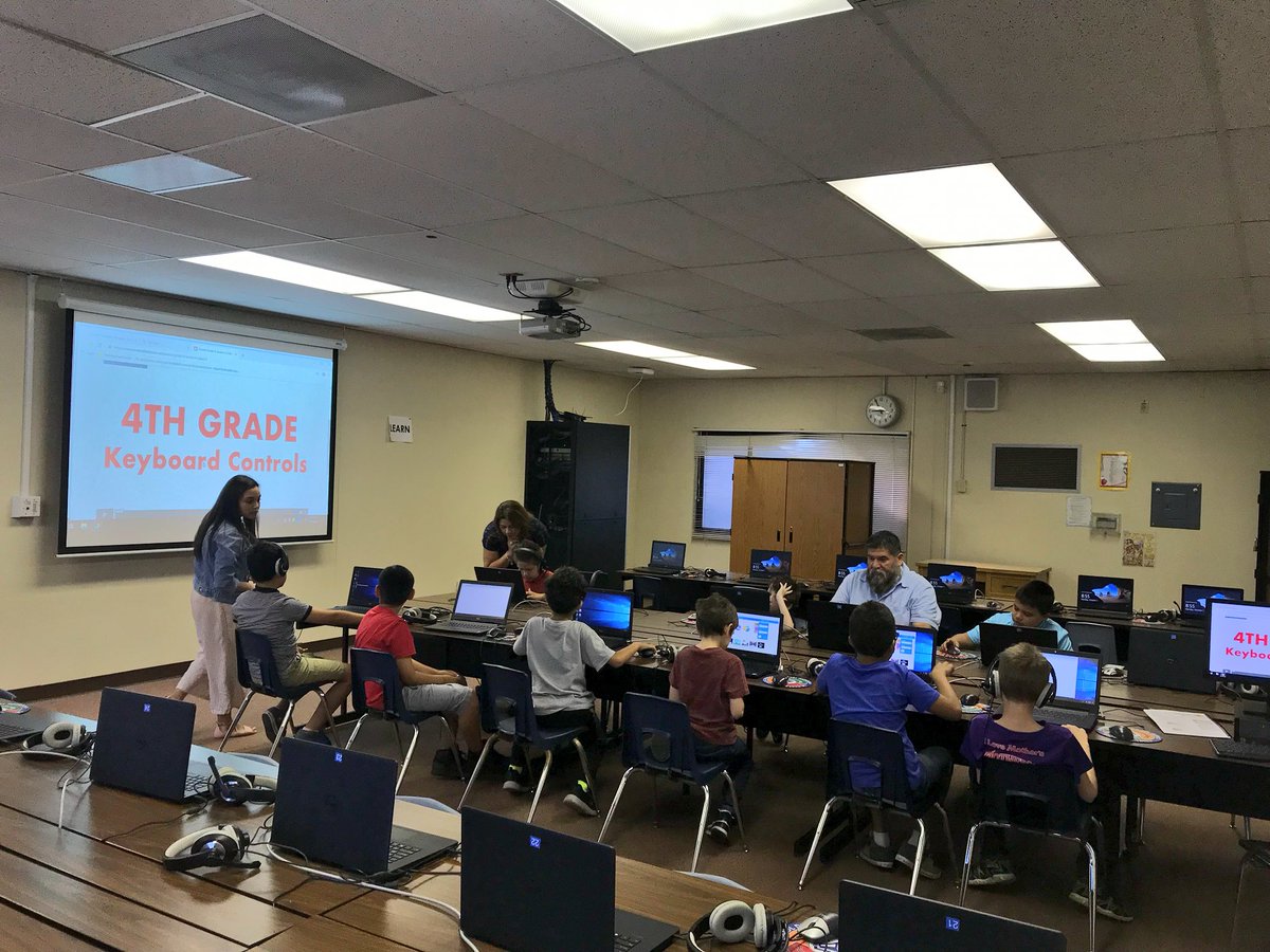 DrYee_LHCSD's tweet image. Mrs. Lopez’s class coding on Monday morning! 🤗 @ECelo305 @elcerritolhcsd #codetothefuture