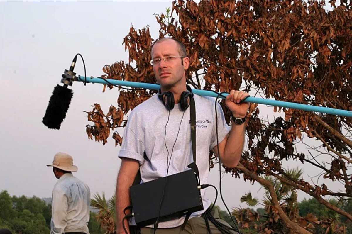 MyDocLife's tweet image. Whoah. Just look at this chap. With a #boompole fashioned out of Cambodian PVC. The things you do for #doc. #mydoclife #filmsound

bit.ly/tdl_blog_sound