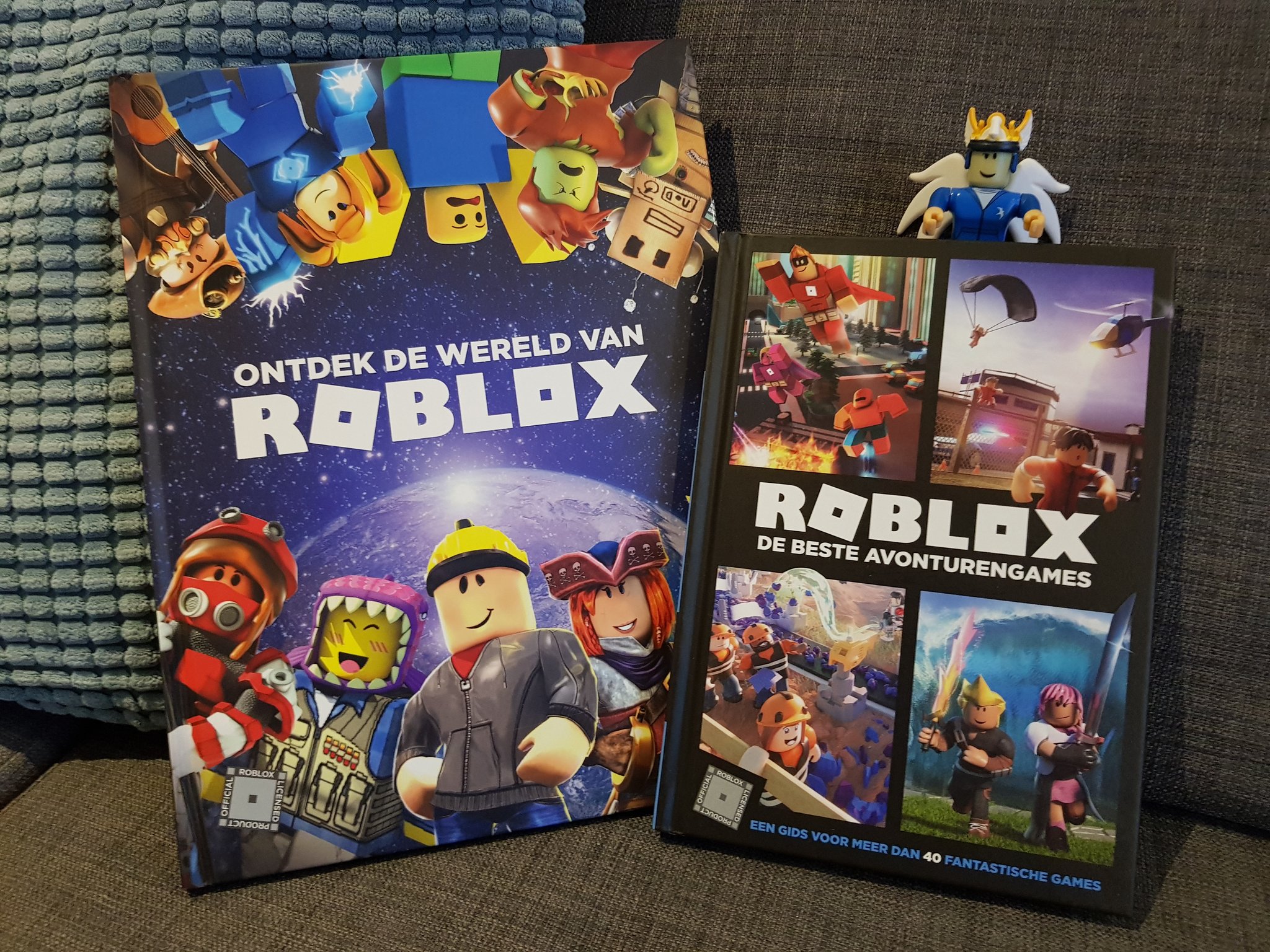 Wsly On Twitter I Think I M One Of The First To Get My Hands On The Brand New Roblox Books They Re Localized To Various European Languages The Inside The World Of Roblox - roblox deathrun twitter codes list 2018
