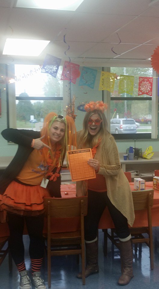 villak_villa's tweet photo. When you kick off October with lots of orange, kindness, happiness, and positivity! #ParsonsSpark #gettingourorangeon #GameOn2018 #KindnessChallenge https://t.co/IGa9FRMSbL