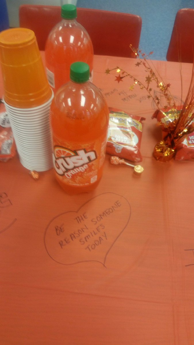 villak_villa's tweet photo. When you kick off October with lots of orange, kindness, happiness, and positivity! #ParsonsSpark #gettingourorangeon #GameOn2018 #KindnessChallenge https://t.co/IGa9FRMSbL
