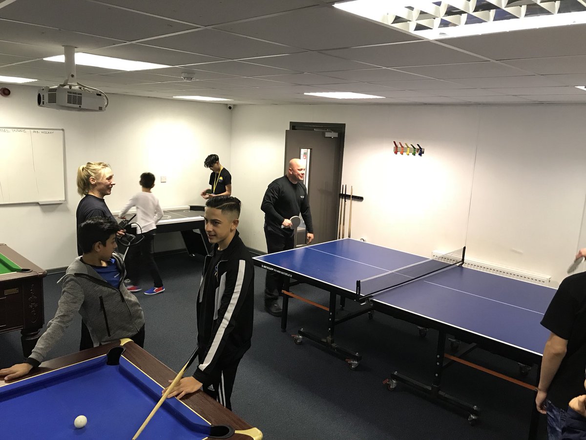CATCHLeeds's tweet photo. White Watch from Killingbeck Fire Station popping into our youth session & speaking to our young people. It turns out the crew are awesome at table tennis too! Lots of positive activities planned with this team. #YouthEngagement #BuildingRelationships #RespectFireFighters
@WYFRS https://t.co/Nl8fjZLNGt