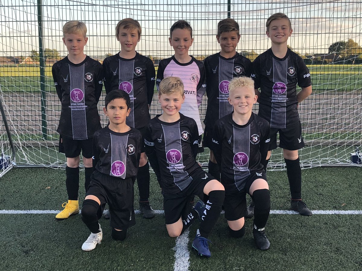 nmeaccountancy's tweet photo. Courtesy of Deanos Pro Soccer Sport. 👀 they have my logo on their kit. Proud to sponsor one of Deanos teams. They look amazing 😊 #lincsconnect #freelanceadmin #virtualassistant https://t.co/sx2iPxbvo6