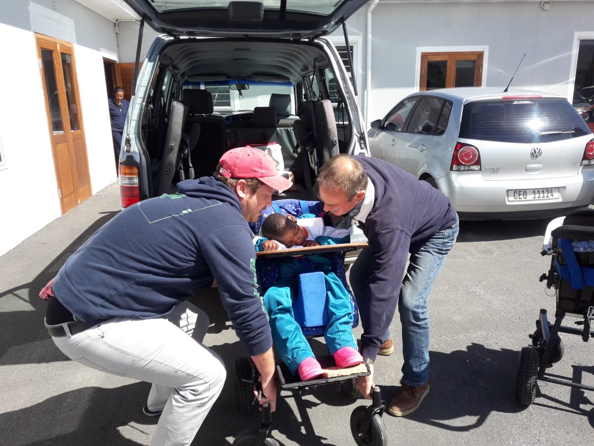 Bijna 3 weken aan het werk bij de kindertehuizen in grabouw Zuid-Afrika, noodzaak rolstoelbus voor kinderen ivm veiligheid uit eigen ervaring, elke euro telt ikdoemee.lst.nl/2018-rolstoelb…