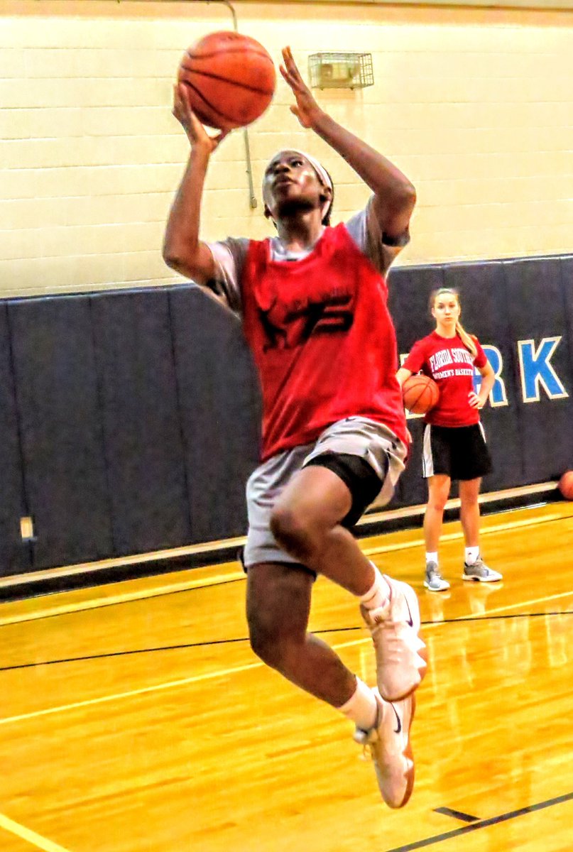 GBB NEWS: <a href="/Courtplaysball/">CourtneyAframGyening</a> during @iHandleBball's session <a href="/Live_Wire75/">Live Wire 75</a> #LiveWire75 
#basketballneverstops