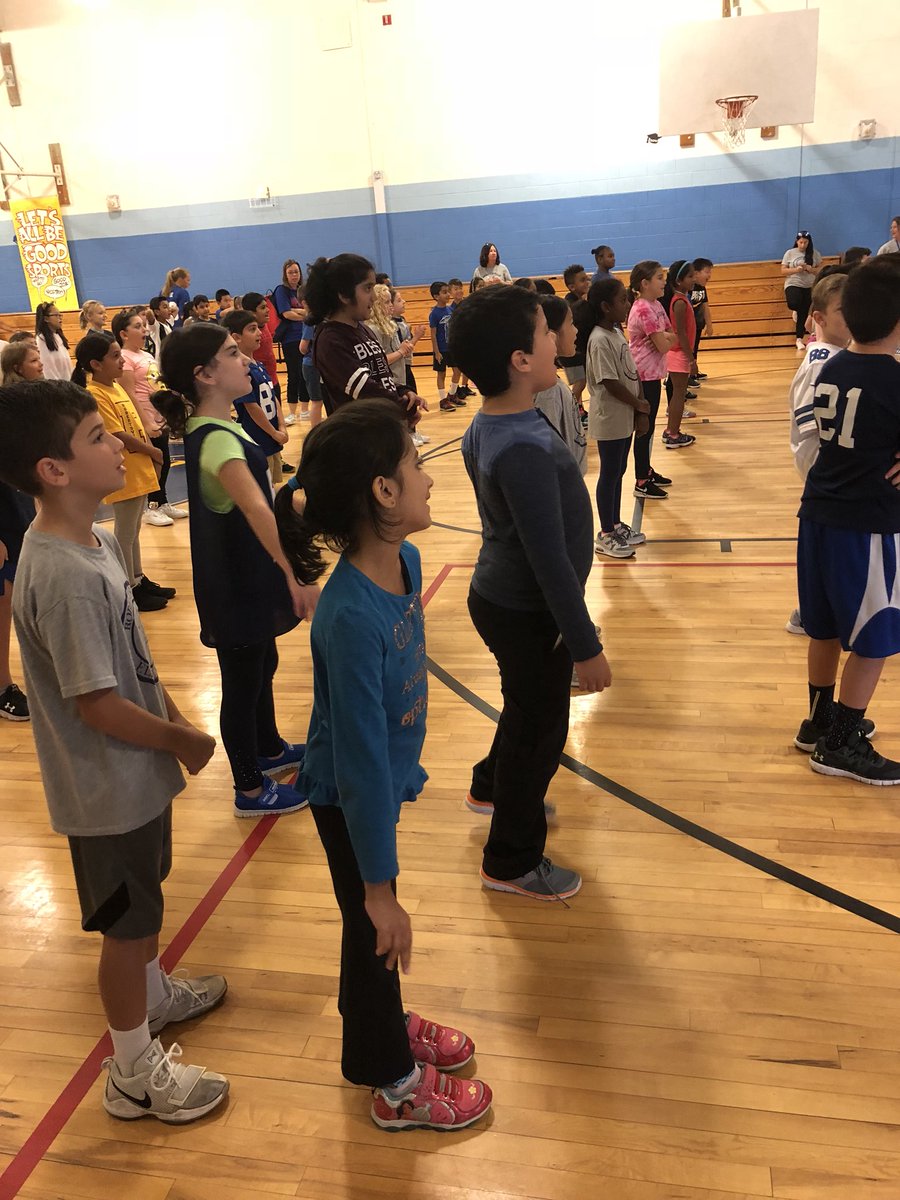 emilycicardo's tweet photo. We had such a great time at the Robertsville Run! @RobertsvilleES https://t.co/hoRjPdPEuk