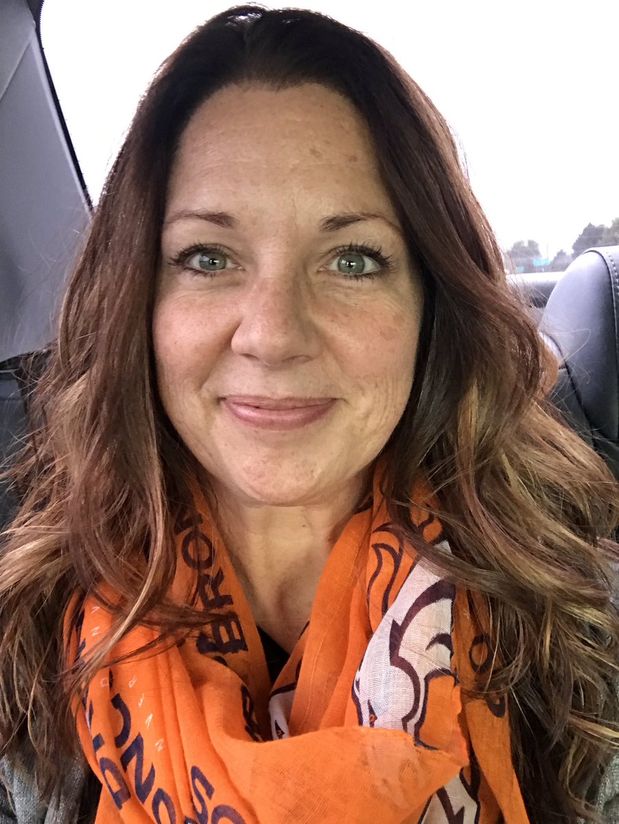 Antof9's tweet photo. Dear @Broncos - I’m traveling through airports today in a #Broncos scarf to cheer you on! #bidnesstrip #uberselfie https://t.co/1Xv4r4fKIY