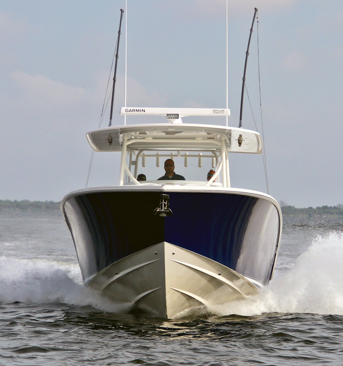 JupiterMarine's tweet photo. Face to face with the flagship! Run at high speeds in various sea conditions with the smooth Jupiter ride and no loss of visibility from the helm. #JupiterDifference #Jupiter43
.
.
.
#JupiterMarine #buildingthebest #americanmade #centerconsole #Jupiter #fishingboats https://t.co/uw20AjfTzu