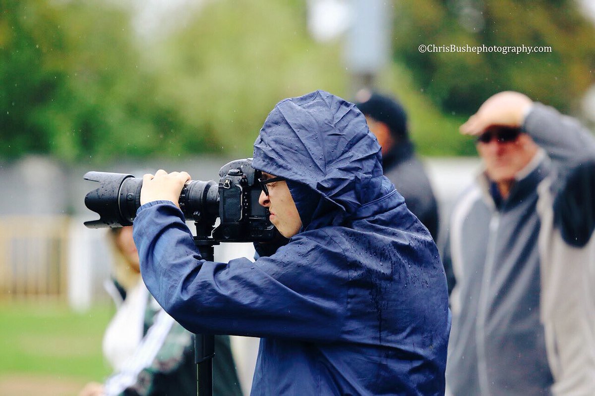 pitchside_bp's tweet photo. Most people just see the end result not the mug standing behind the camera producing the photo 📷 @chrisbushe #sportsphotography #meinaction #snapperbeensnapped https://t.co/JOLkom91wz