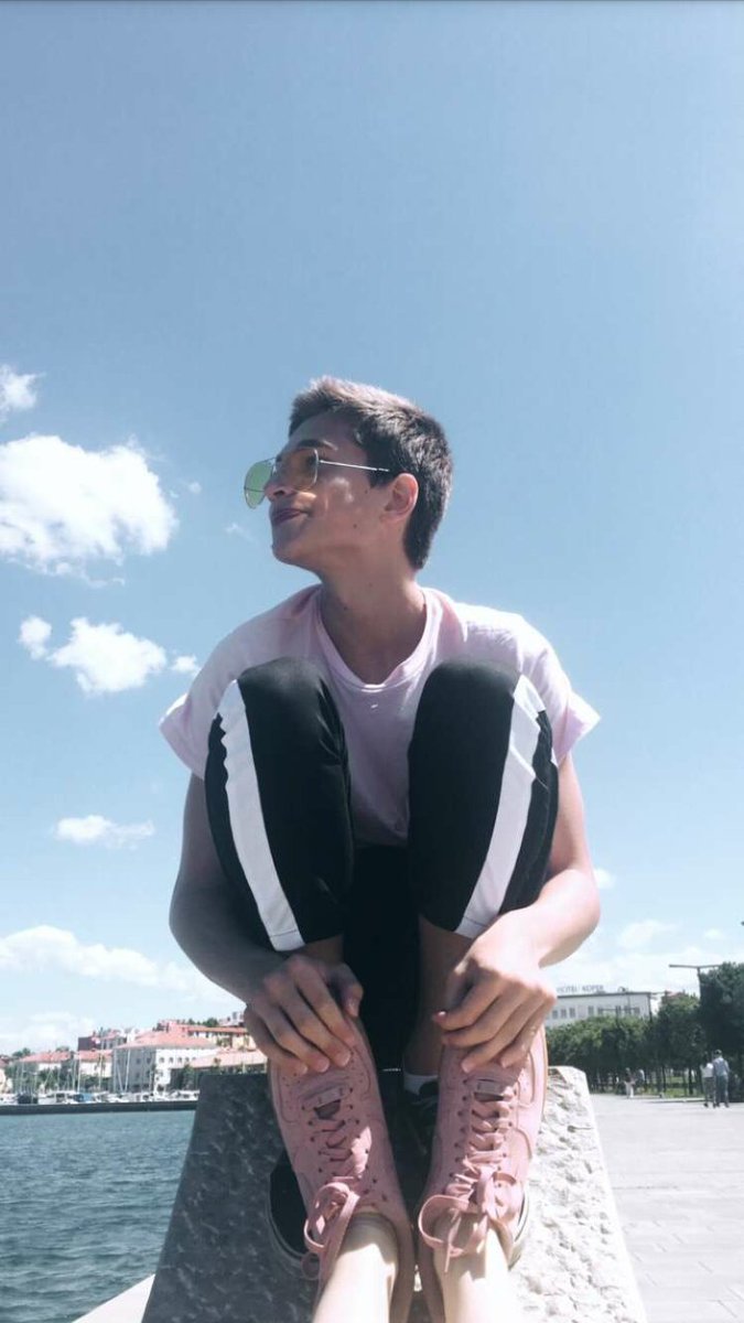 satanslilprinx's tweet photo. Just feel like a special unicorn, still figuiring stuff out, but I am happy #nonbinarybeauties #nonbinary ππππππ https://t.co/lvLgfkWyiO