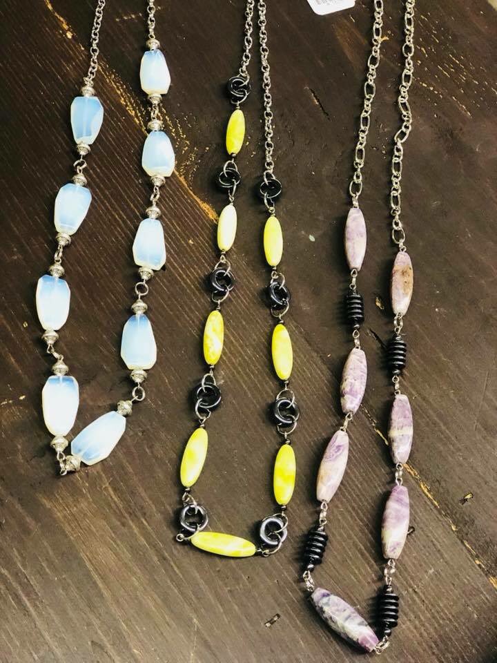 ArtisansOn's tweet photo. We have lots of new styles of necklaces and bracelets in stock by Kelly with Beads, Buttons and Bling.  Happy Monday!!  
-
#jewelry #handmade #beads #bracelet #necklace #mixedmedia #shopwashmo #handcrafted #somethingforeveryone https://t.co/RnQnu47tvR