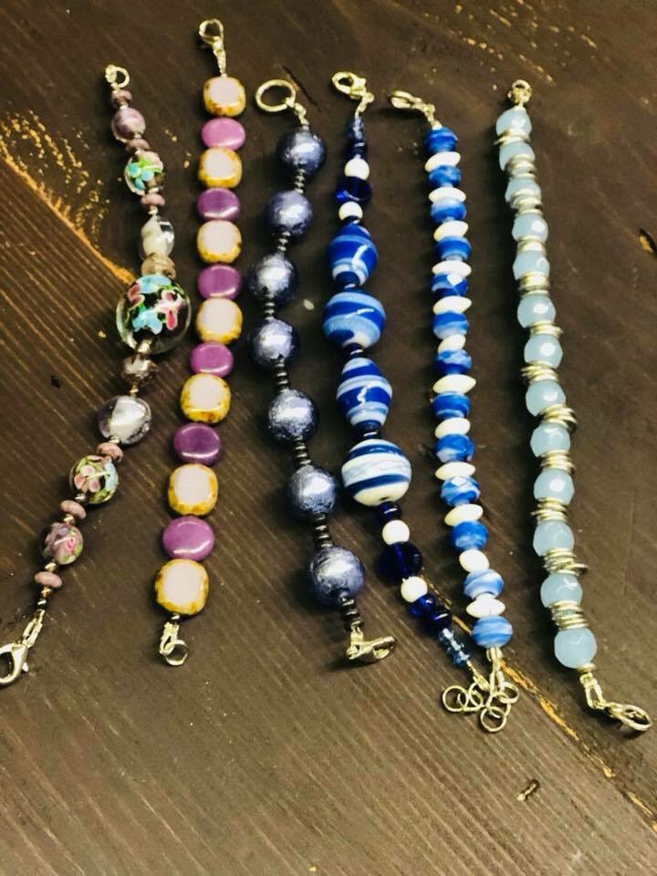 ArtisansOn's tweet photo. We have lots of new styles of necklaces and bracelets in stock by Kelly with Beads, Buttons and Bling.  Happy Monday!!  
-
#jewelry #handmade #beads #bracelet #necklace #mixedmedia #shopwashmo #handcrafted #somethingforeveryone https://t.co/RnQnu47tvR