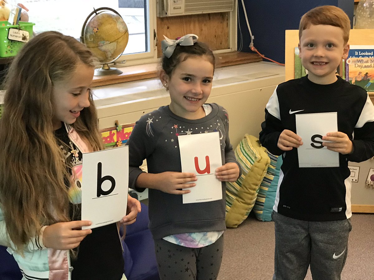 thomsontimes's tweet image. Building CVC words for blending during #Fundations today #multisensoryinstruction #fullermeadow #1Thomson @thisreadingmama