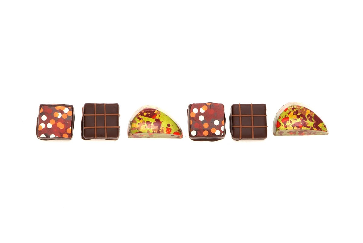 JACEKChocolate's tweet photo. Have you #gobbled up your #Thanksgiving chocolates yet? 😉
Spiced poached pear, pecan pie and pumpkin spice caramels are beautifully pre-packed in our seasonal white boxes or add them individually to a custom box. In boutiques now or shop online here: https://t.co/3DCsMGGWpf
🍂🍃 https://t.co/KhRQ9c0z24