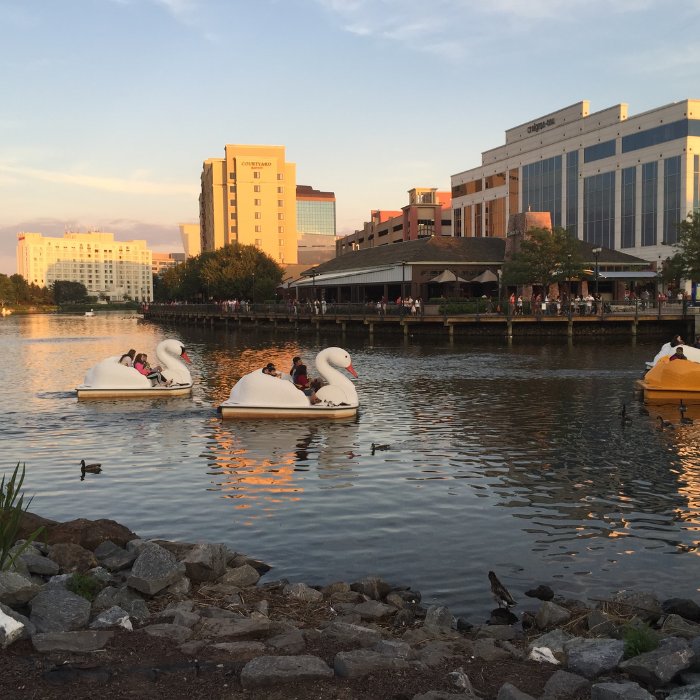SmartUrbanLivin's tweet photo. This is the last week of free live music concerts on the Rio-Washingtonian patio! This Friday and Saturday from 6-9pm near the paddle boats and Union Jack's enjoy two incredible MoTown, Pop and Rock bands. Fun for you, family and friends! https://t.co/JwdfxNfnxo