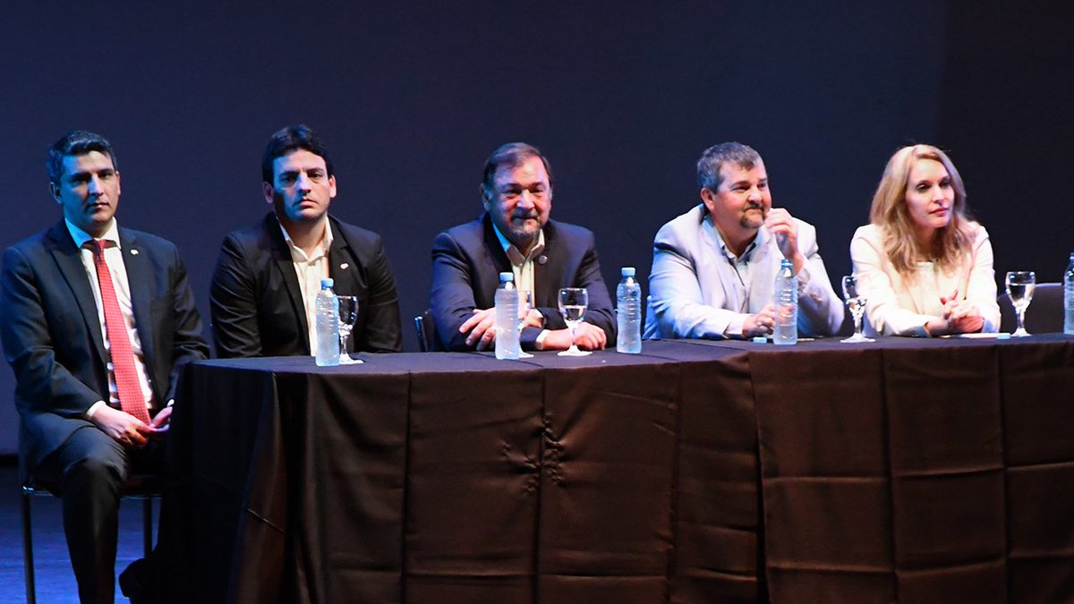 miguelisaok's tweet photo. Fomentar los emprendimientos para que crezca la economía es una de las premisas que tenemos con @urtubeyjm para el futuro de Salta. Por eso celebramos eventos como #EmprenderSalta2018, que convoca a los emprendedores locales a escuchar historias de éxito https://t.co/MNISMFhjCR