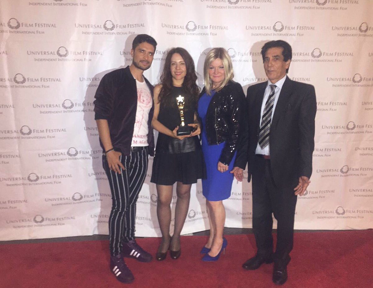 DSactriz's tweet photo. Recibiendo el premio a nuestro cortometraje #MiedoenlaPiel 🎬✨ Felicidades a todo el equipo !! https://t.co/vfr3G0yPTr