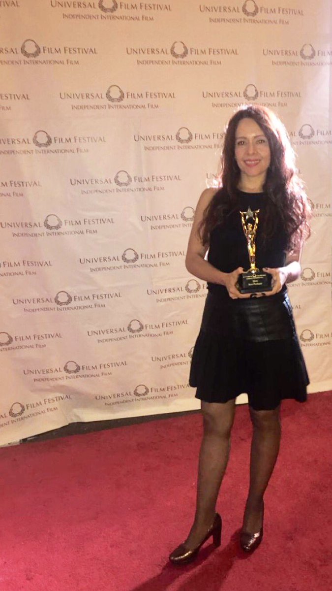 DSactriz's tweet photo. Recibiendo el premio a nuestro cortometraje #MiedoenlaPiel 🎬✨ Felicidades a todo el equipo !! https://t.co/vfr3G0yPTr