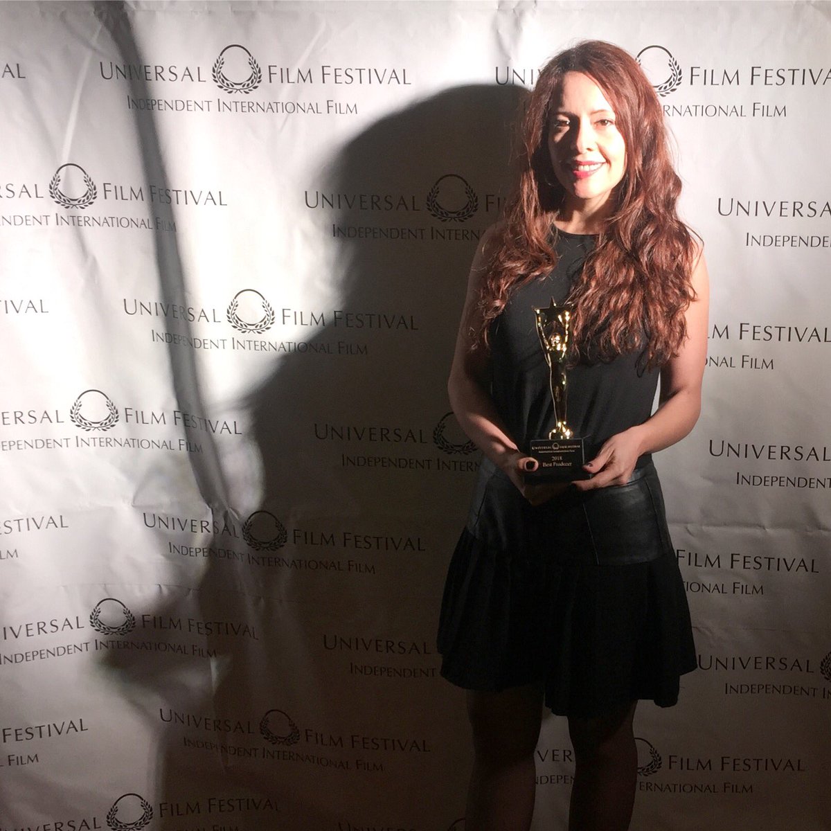 DSactriz's tweet photo. Recibiendo el premio a nuestro cortometraje #MiedoenlaPiel 🎬✨ Felicidades a todo el equipo !! https://t.co/vfr3G0yPTr