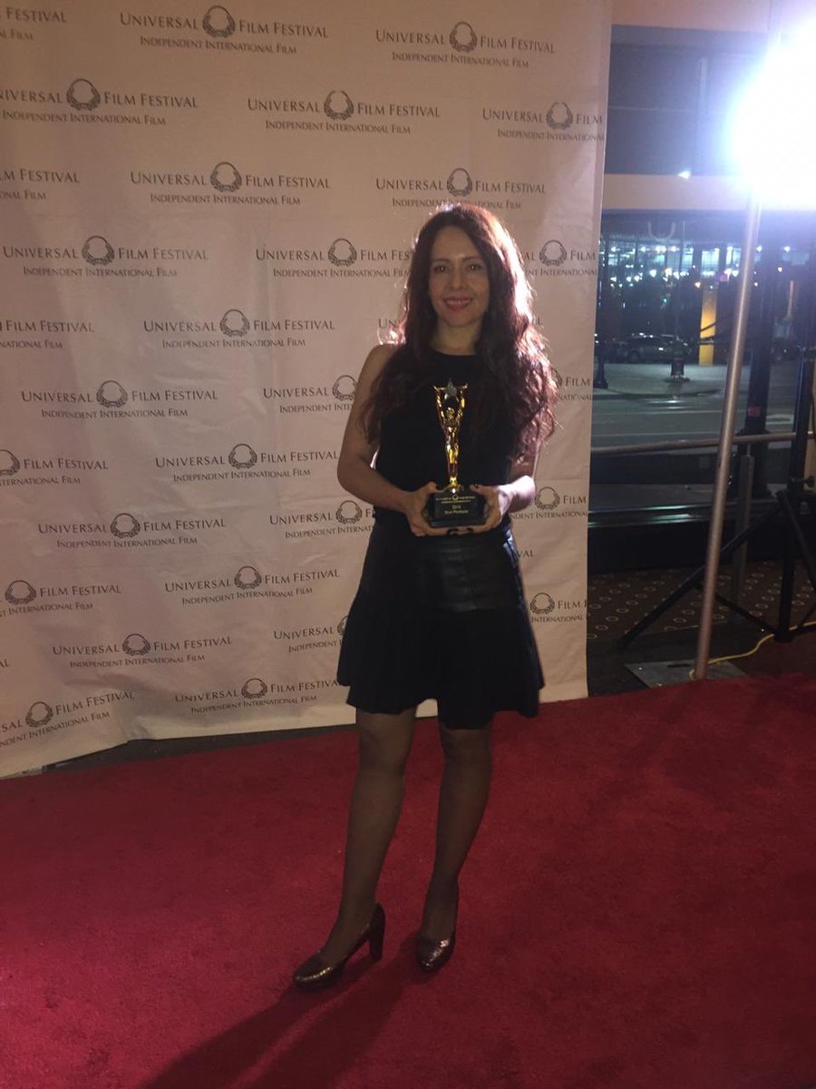 DSactriz's tweet photo. Recibiendo el premio a nuestro cortometraje #MiedoenlaPiel 🎬✨ Felicidades a todo el equipo !! https://t.co/vfr3G0yPTr