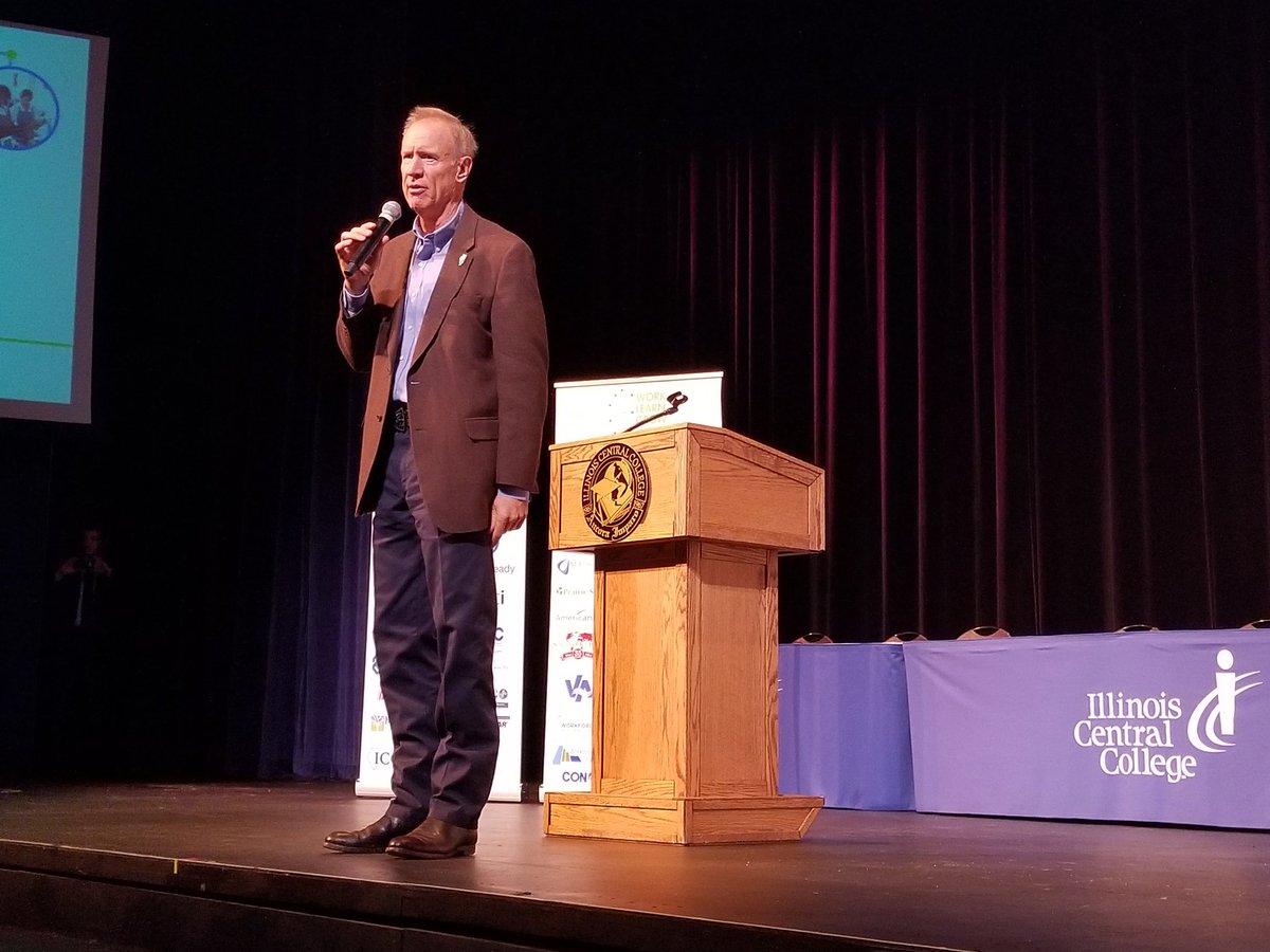 sarah_labadie's tweet photo. "I'd like to be the world leader in work-based learning in Illinois." -@GovRauner #WorkLearnGrowIL https://t.co/WCRi2TIubh