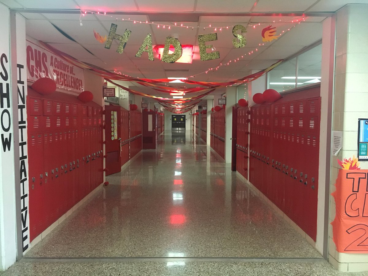 PrincipalPCHS's tweet photo. Outstanding job again this year by our students decorating the halls for homecoming! https://t.co/DSQj7uvaHV