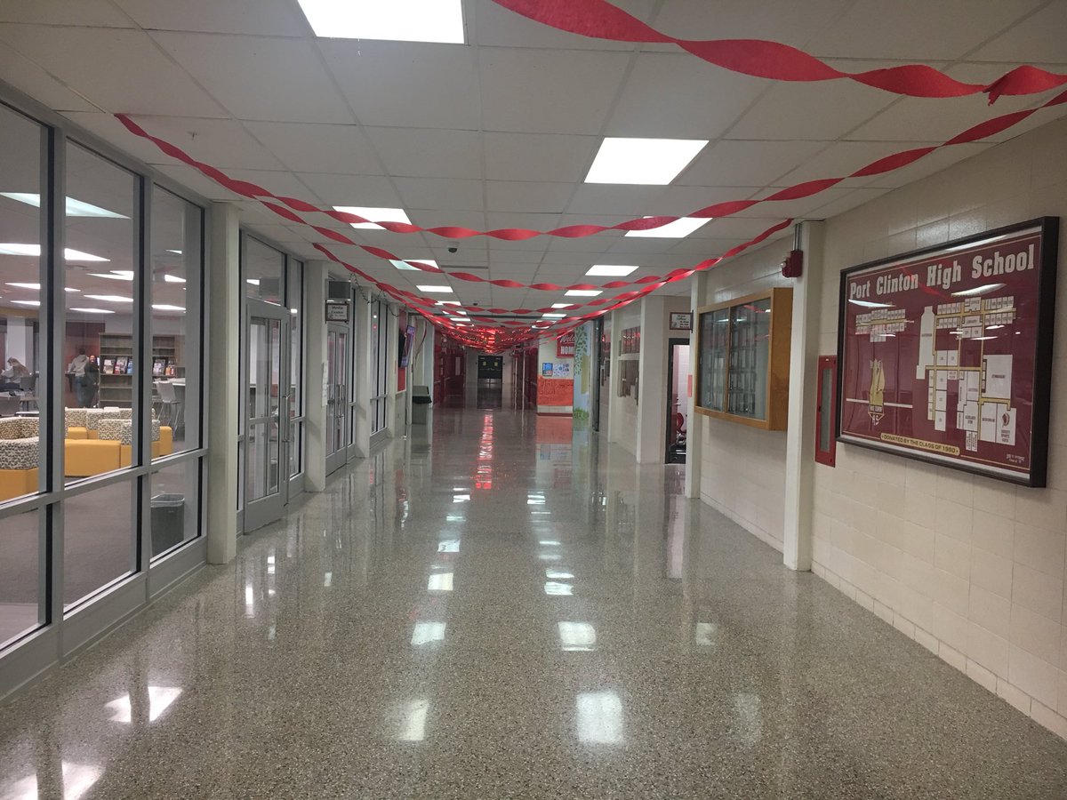 PrincipalPCHS's tweet photo. Outstanding job again this year by our students decorating the halls for homecoming! https://t.co/DSQj7uvaHV