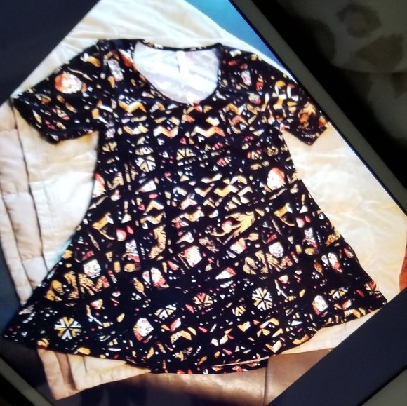 Timeless_babe's tweet photo. So good I had to share! Check out all the items I'm loving on @Poshmarkapp from @yummyhandful1 #poshmark #fashion #style #shopmycloset #solesociety #lularoe #bke: https://t.co/JRfr22JUET https://t.co/HWlGQ3hxc9