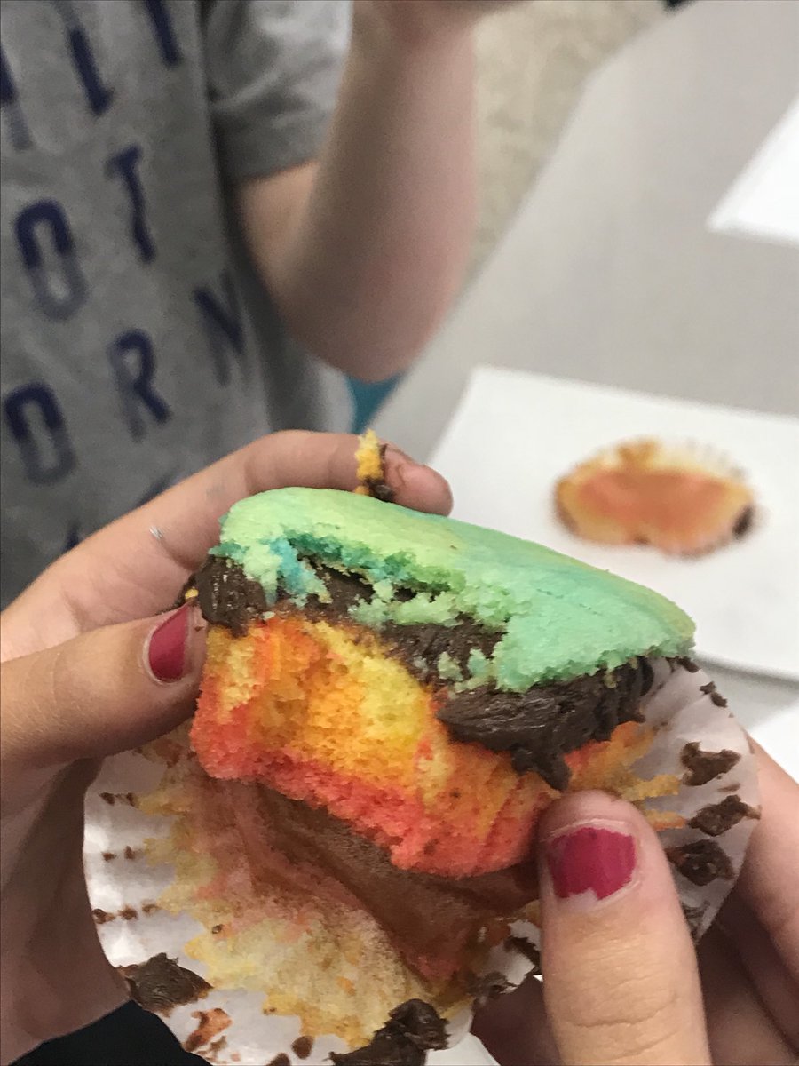 Discovery Middle School 
6th Grade Earth &amp; Space Science

Standard 9 

Below students used a Cupcake to explain the Earth’s Layers and then we all ate the lesson. Lol.