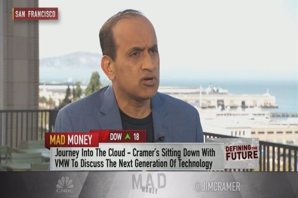AndGermano's tweet photo. VMware COO: Studies show $1 spent on our platform translates into $10 of economic value https://t.co/VLcVIwDoQY https://t.co/2ViaRNxoZy