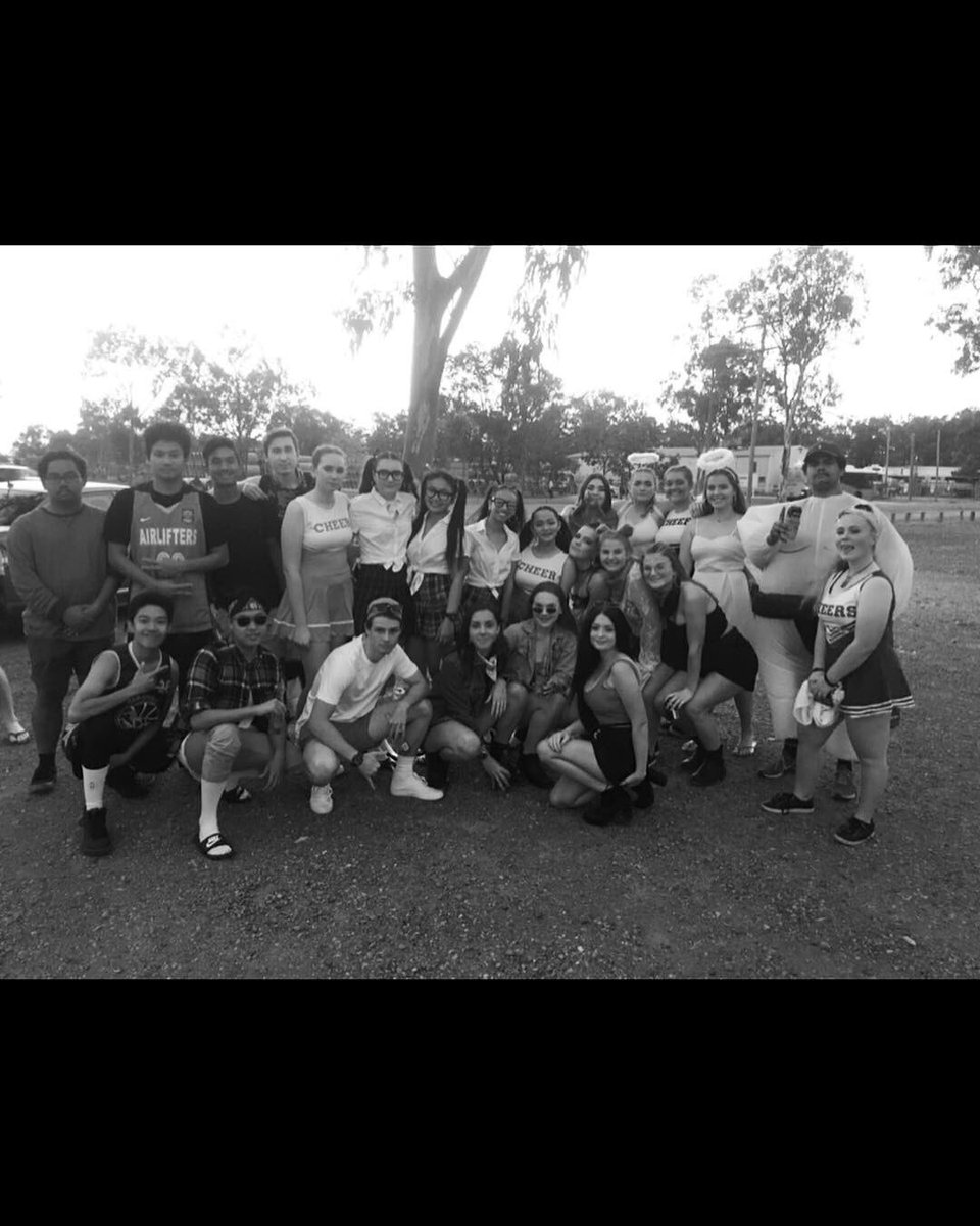 smith_izabel's tweet photo. Year 12 Scav Hunt Batch'18! #Highschoolsluts #throwbacktoAlitnighttt https://t.co/0ZgG8I8nD1