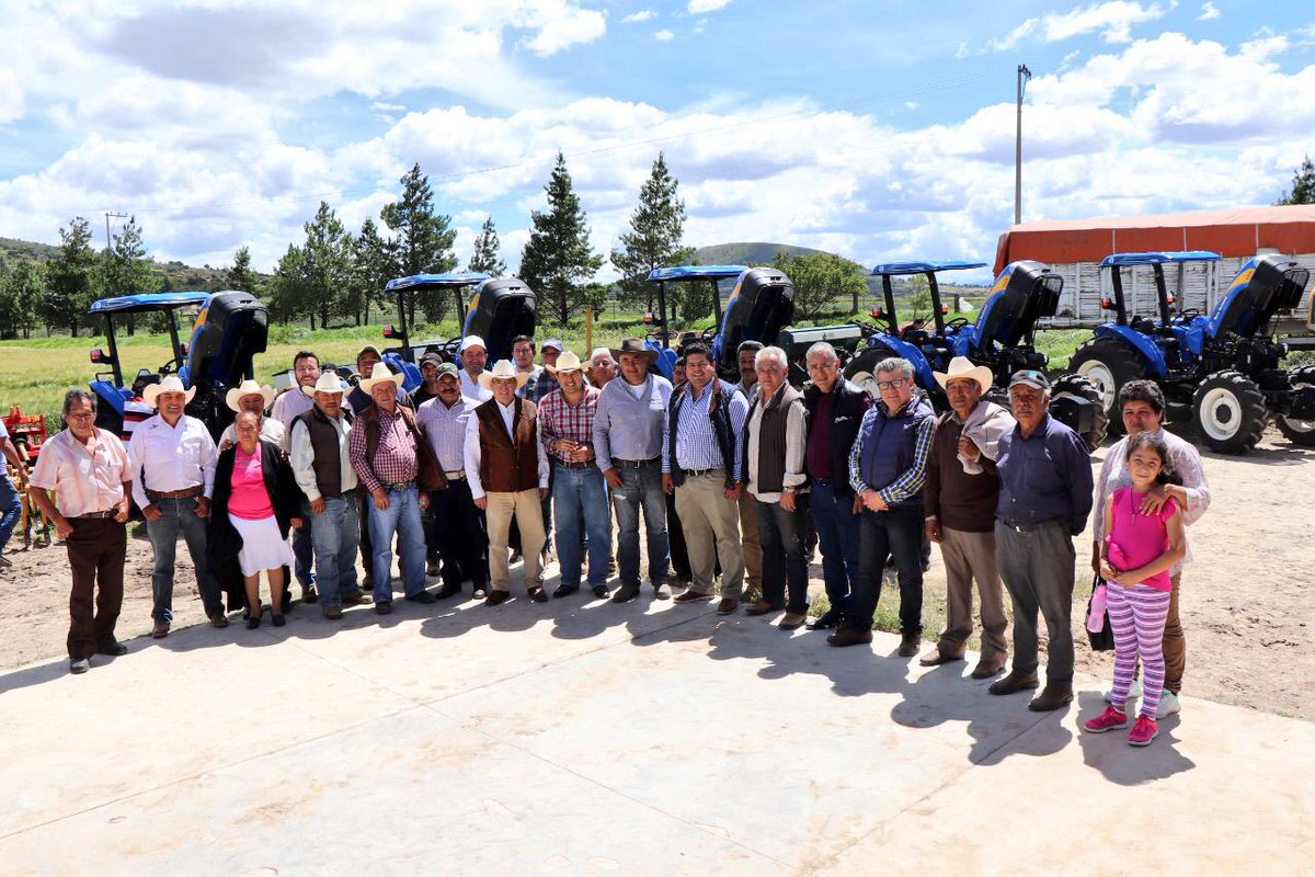 CamarilloMVZ's tweet photo. Hoy visitamos el municipio de #Apan dónde a través del #GobiernoFederal, el Sistema Producto Nacional Cebada, hizo entrega a los sistemas estatales de maquinaria y paquetes tecnológicos para el fortalecimiento de la producción de éste grano. https://t.co/AMgxhAHEpd