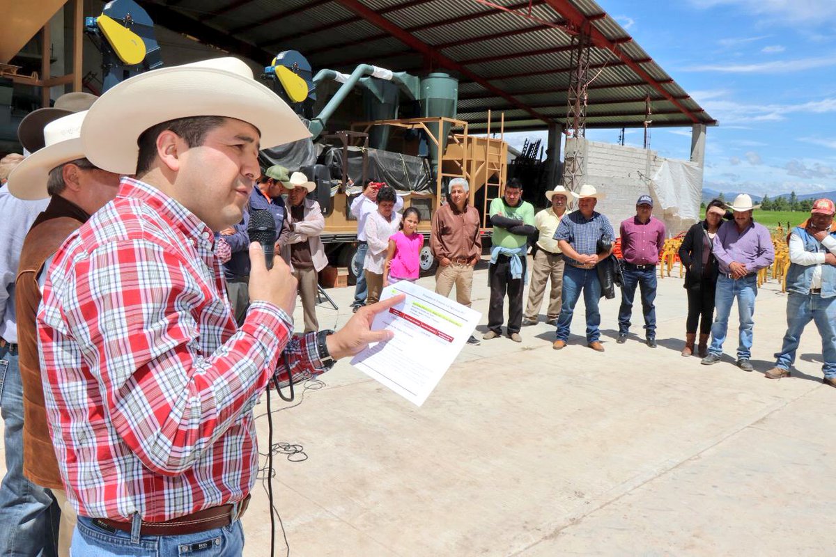 CamarilloMVZ's tweet photo. Hoy visitamos el municipio de #Apan dónde a través del #GobiernoFederal, el Sistema Producto Nacional Cebada, hizo entrega a los sistemas estatales de maquinaria y paquetes tecnológicos para el fortalecimiento de la producción de éste grano. https://t.co/AMgxhAHEpd