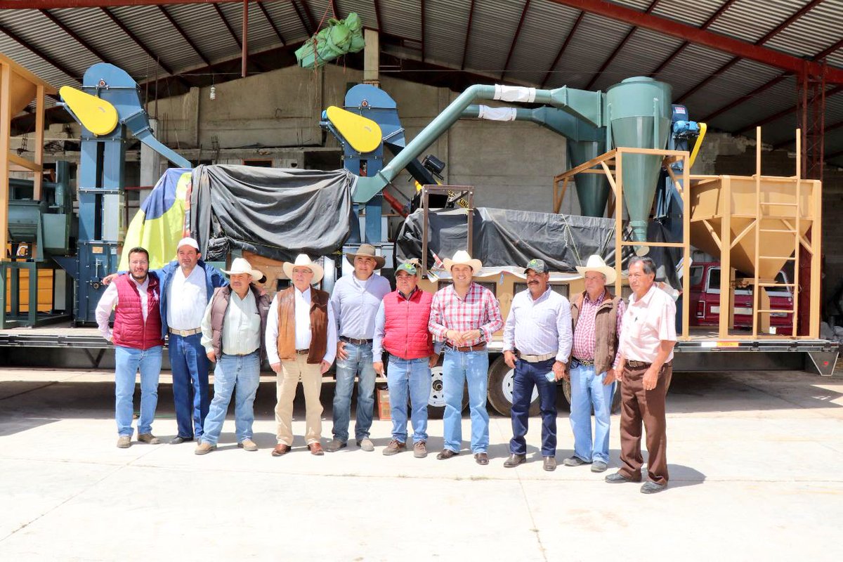 CamarilloMVZ's tweet photo. Hoy visitamos el municipio de #Apan dónde a través del #GobiernoFederal, el Sistema Producto Nacional Cebada, hizo entrega a los sistemas estatales de maquinaria y paquetes tecnológicos para el fortalecimiento de la producción de éste grano. https://t.co/AMgxhAHEpd