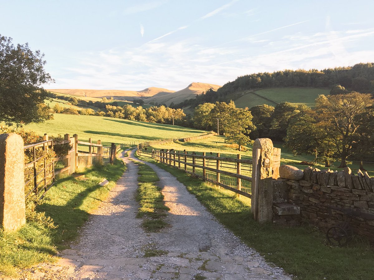 Alannah_Crouch's tweet photo. This time last week, exploring the wonderfully autumnal #PeakDistrict @vpdd 🍂 https://t.co/yYzH2OE7E8