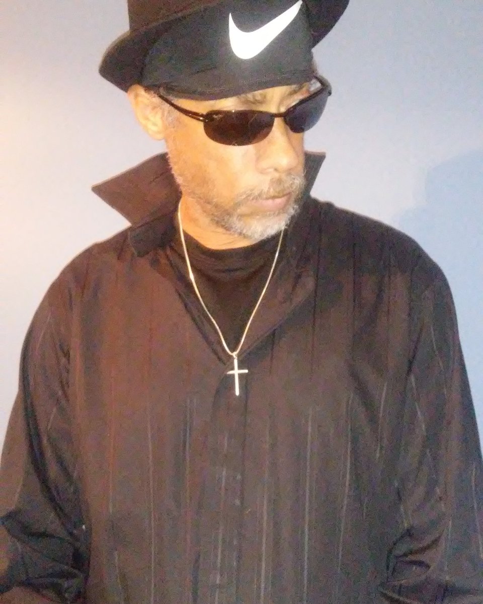 Helleva10's tweet image. AM I A SMOOTH CRIMINAL LIKE MICHAEL JACKSON OR THE AWESOME PURPLE 1 - PRINCE??? YEAH, I WANNA BE LIKE PRINCE, FUCK MJ!!! 😈