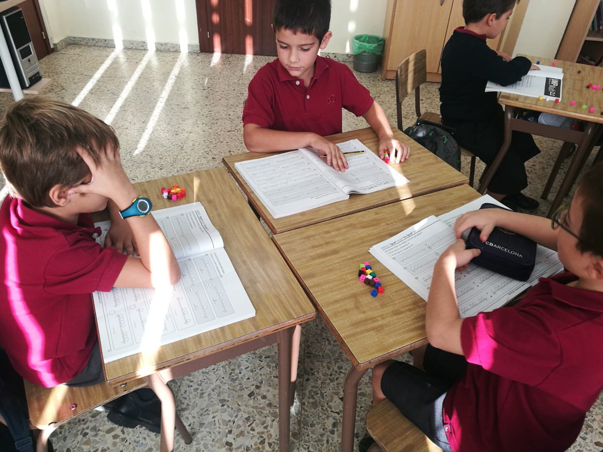ins_lleida's tweet image. Hem posat en pràctica #JumpMath amb material manipulatiu! @hrios91