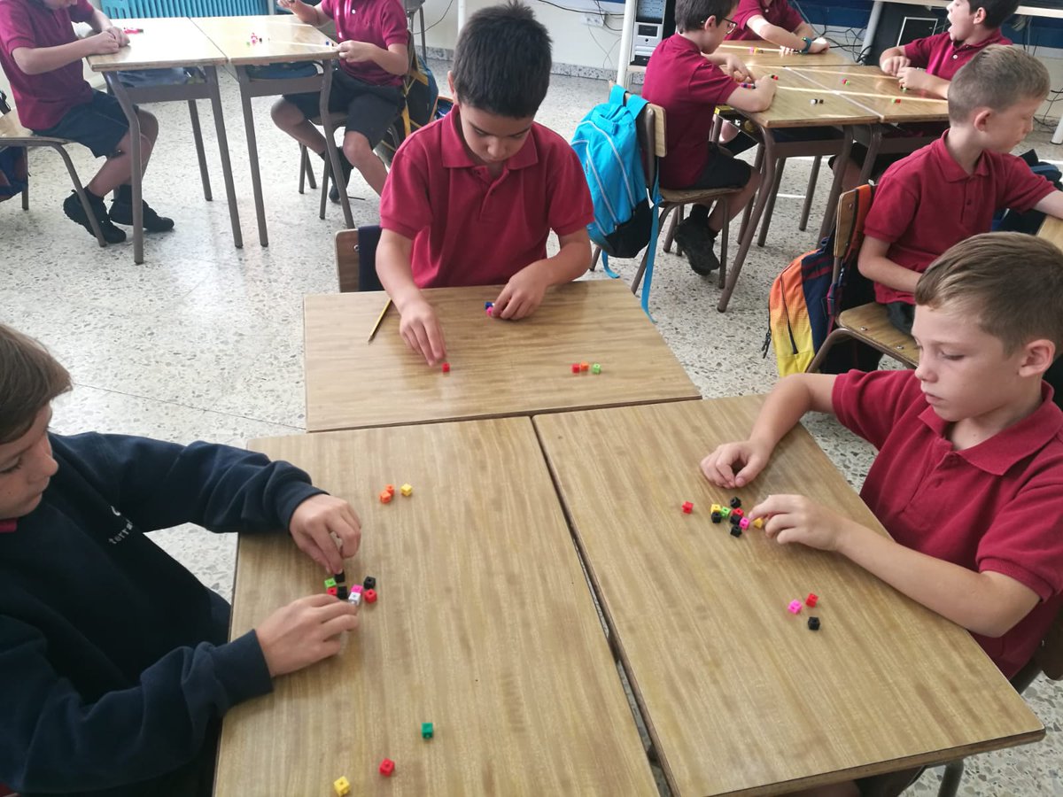 ins_lleida's tweet image. Hem posat en pràctica #JumpMath amb material manipulatiu! @hrios91