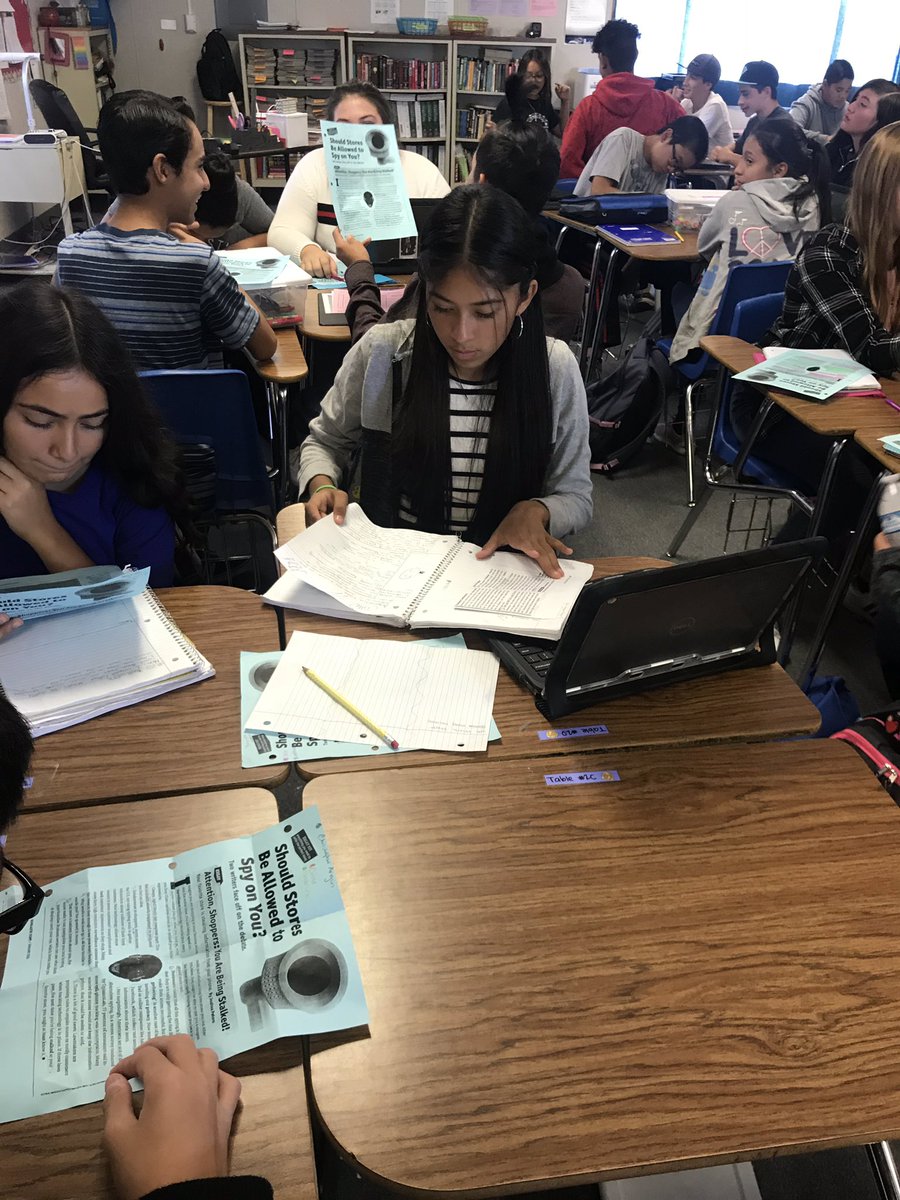 JonnaStJohn's tweet image. Collaborating with Google Slides! #inquiry #defendyourposition #learningthroughtechnology #Fortitude #HJH #impactthefuturehusd Thanks @TechCoachGraham for all the great ideas! #lovemyjob