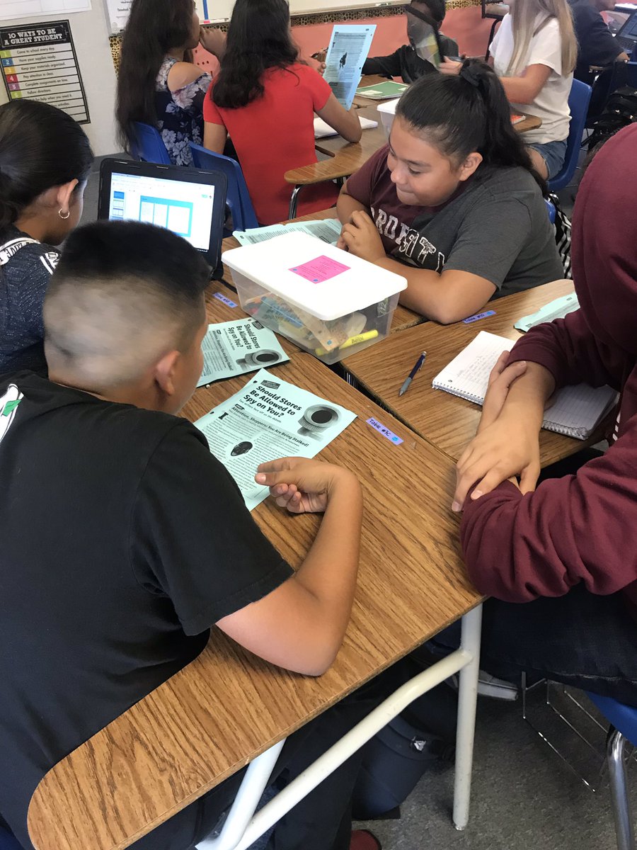 JonnaStJohn's tweet image. Collaborating with Google Slides! #inquiry #defendyourposition #learningthroughtechnology #Fortitude #HJH #impactthefuturehusd Thanks @TechCoachGraham for all the great ideas! #lovemyjob