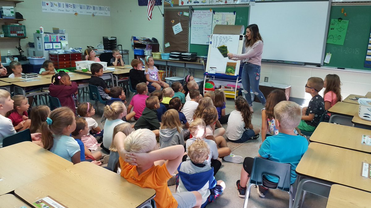 Summers_KG's tweet photo. @RBodoin helped @McBrideMtnLions kick off @Seesaw this morning with a read aloud & some partner work! #ignitesps #splsimpact #McBrideJourney https://t.co/YdV7sM6Arc