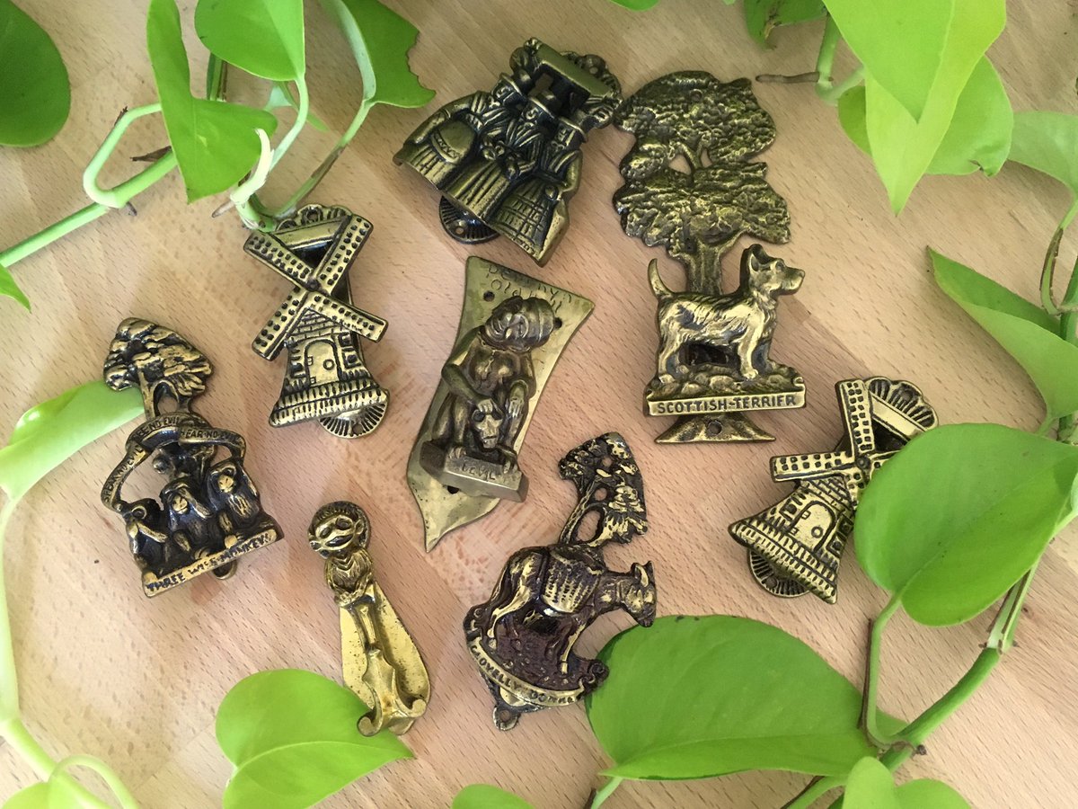 BeholdenShop's tweet photo. Looking to impress your guests? Check out our #vintage brass door knockers. We’re adding more to our #Etsy shop today! #TheCrazyMoon #EtsyShop #VintageShop #AntiqueShop #VintageEtsy #AntiqueEtsy #BrassDoorKnocker #DoorKnockers #VintageBrass #ShopVintage #ShopAntiques #Antiques https://t.co/b4iUkBjqkd