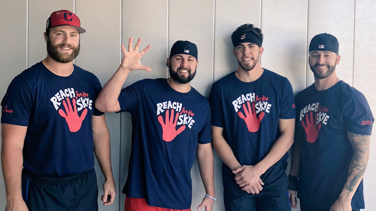 #TribeTown get post-season/ JDRF walk ready with these awesome “Reach for the Skye” tees. Proceeds benefit JDRF! #RallyTogether freshbrewedtees.com/products/reach…