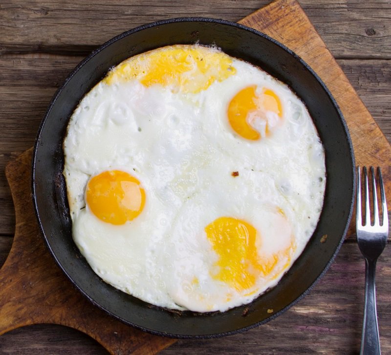 EggSafetyCenter's tweet photo. Cooking #eggs correctly is important to destroy any bacteria that may be harmful. Double-check that you’re preparing eggs properly: https://t.co/UjQVkarfq1. #FoodSafety https://t.co/UMCZC9sJzK