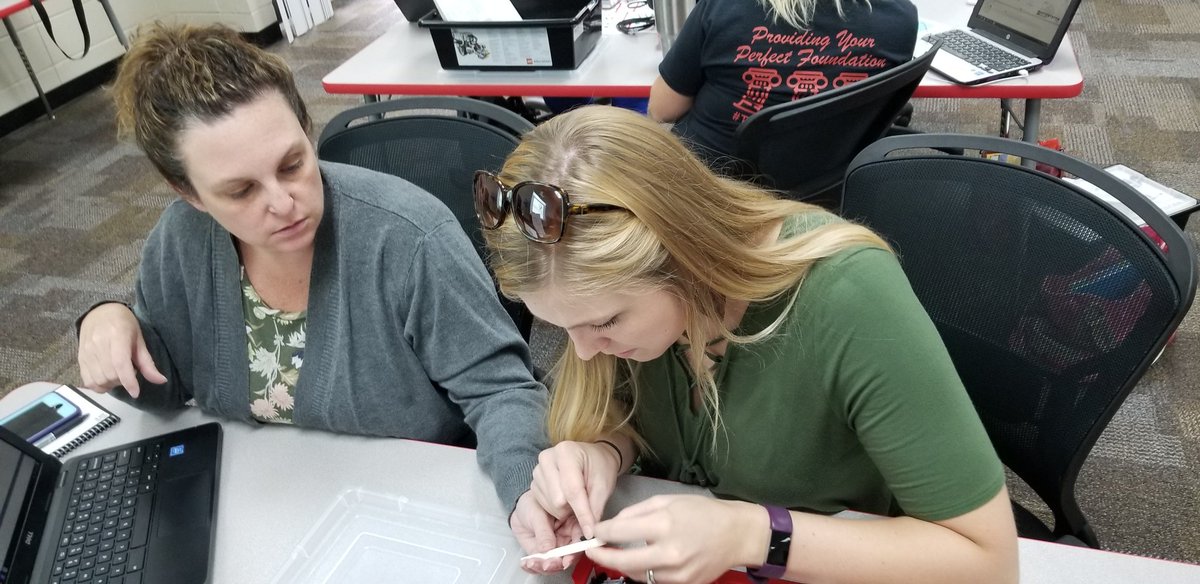MrsjaciC's tweet photo. #LEGO robotics training #pespower #JNPTitans https://t.co/ejM6zwEDMy