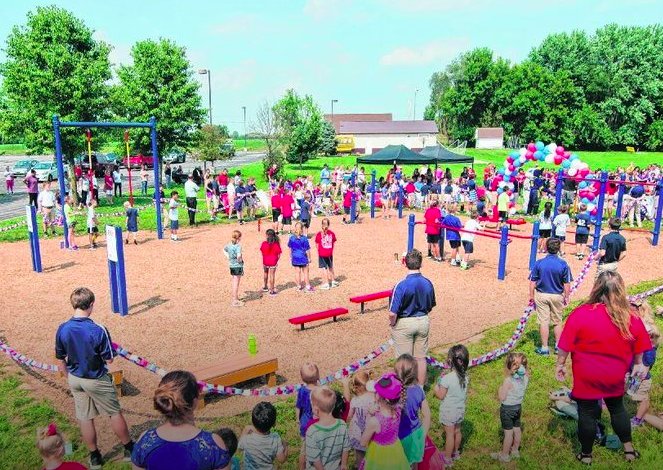 flashfitapp's tweet photo. At a local private school in Greenwood, kids arenโt just playing sports in gym class, but they are learning to lead a lifetime of fitness with every day exercises thatโs inspiring competition. #flashfit #jointhemob
https://t.co/jKzCxsb9gy https://t.co/B9v6LR9Msr