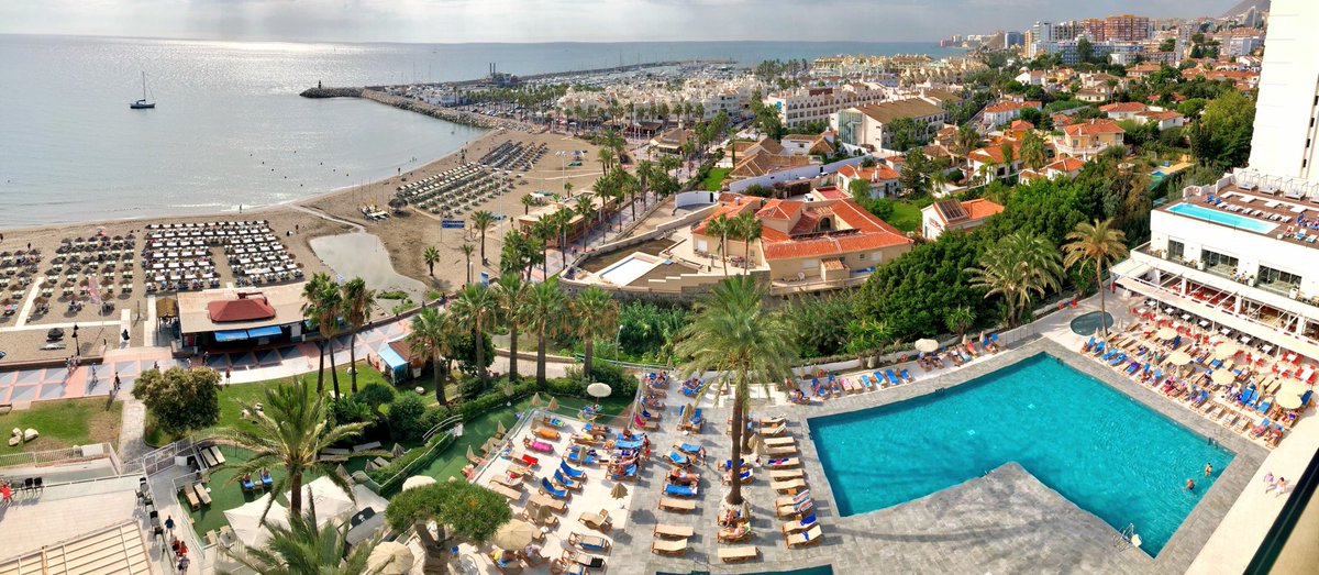 OceanHouseCosta's tweet photo. Like out of a dream, Welcome to paradise! #FrontSeaView #PremiumExperience #solhouse
👉 https://t.co/zVx6jiqrIK https://t.co/GQQM3rU3el
