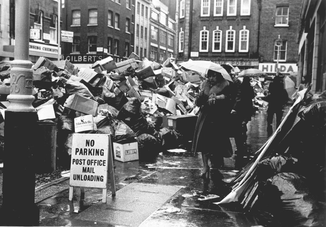 KanchanGupta's tweet photo. This what London looked like when Mrs Thatcher came to power in 1979. The council sanitation workers were on strike. She broke the unions and privatised services. It worked for Britain. It will work for #India. Why are we trying to reinvent the wheel? #SwachhBharat https://t.co/6xmkT99SvE